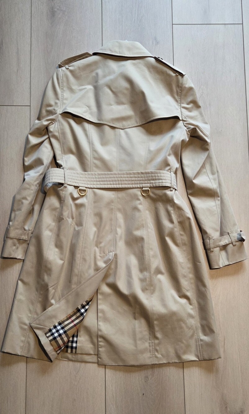 Authentic Burberry Mid-length Chelsea Heritage Trench Coat - Picture 4 of 13